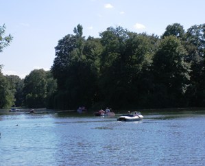 Small boats on the Kleinhesseloher Lake