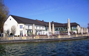 Restaurant with beer garden at Starnberger See